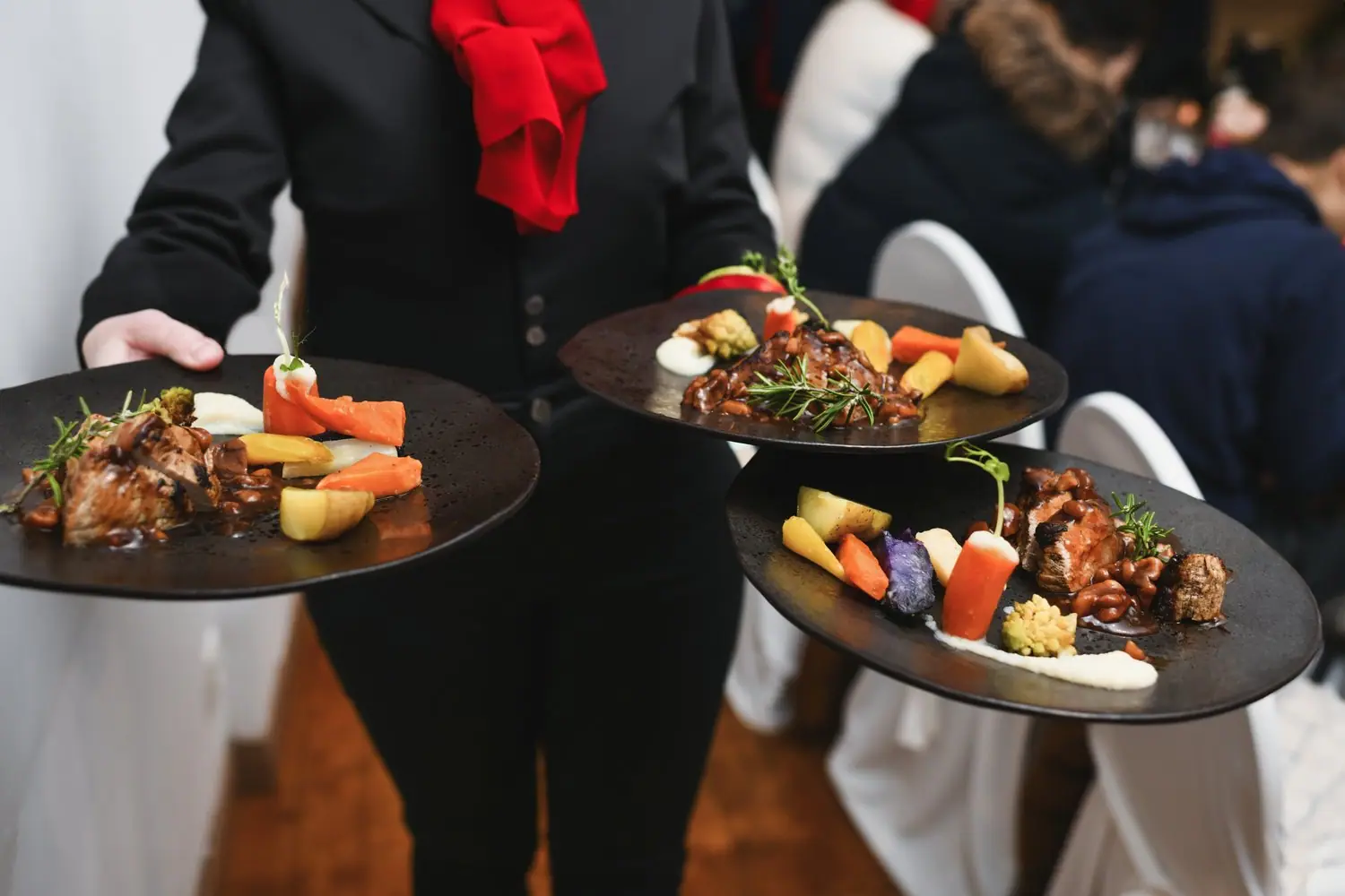 Które restauracje w okolicy oferują catering na imprezy